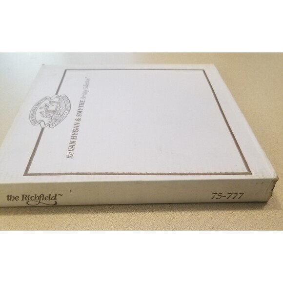 Van Hygan & Smythe the Richfield 75-777 plate frame walnut tone gold trim new - Picture 3 of 4